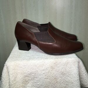 Brown  leather Easy Spirit shoes. NEW